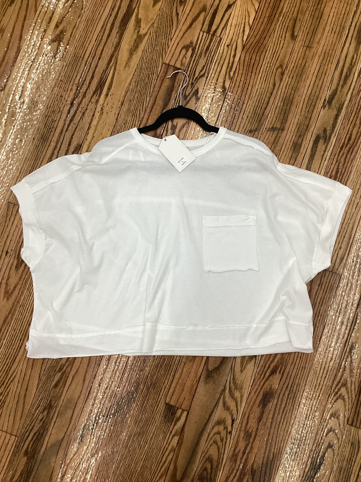 White cropped pocket t