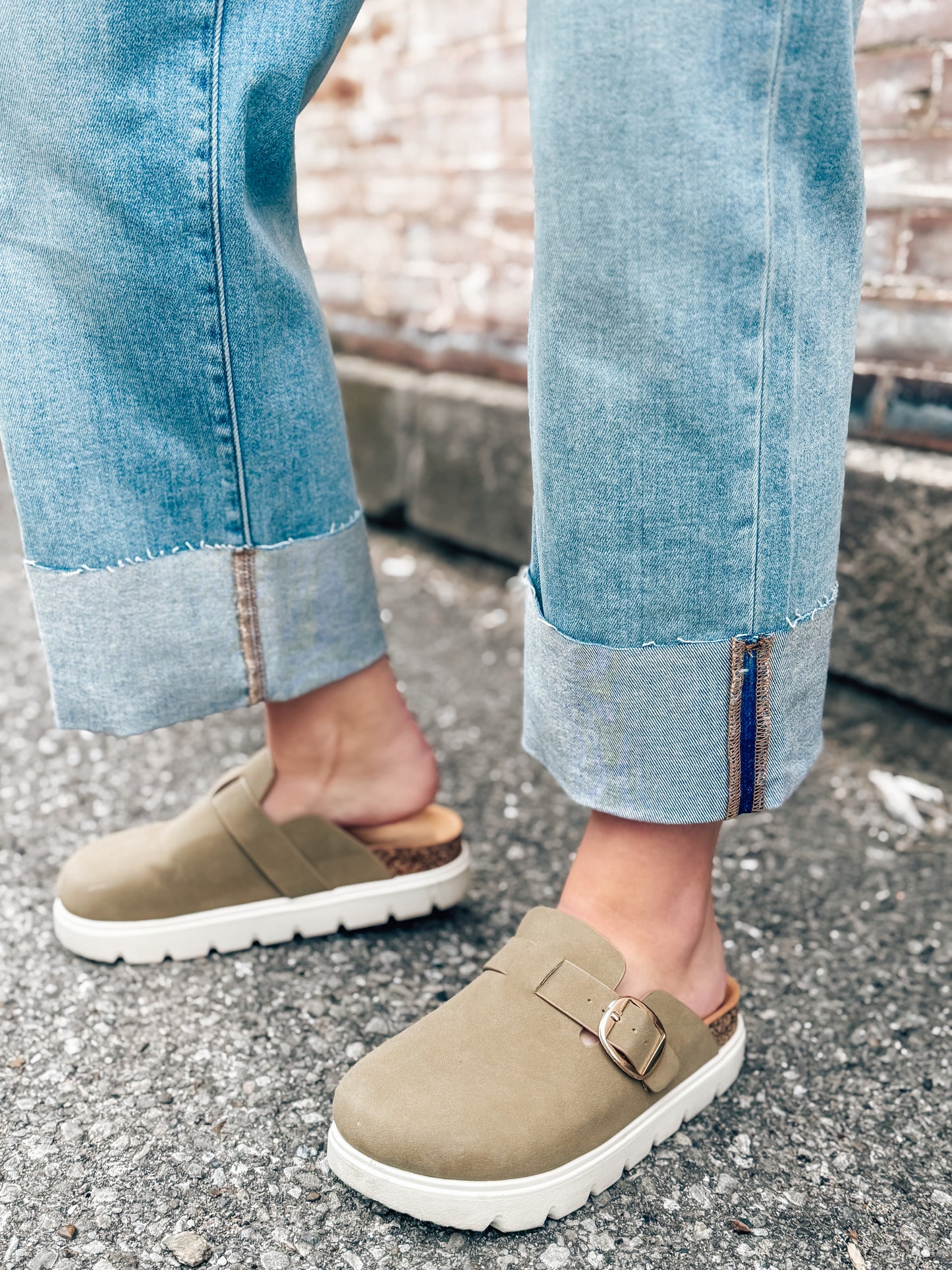 Vintage Dreams Cuffed Jeans