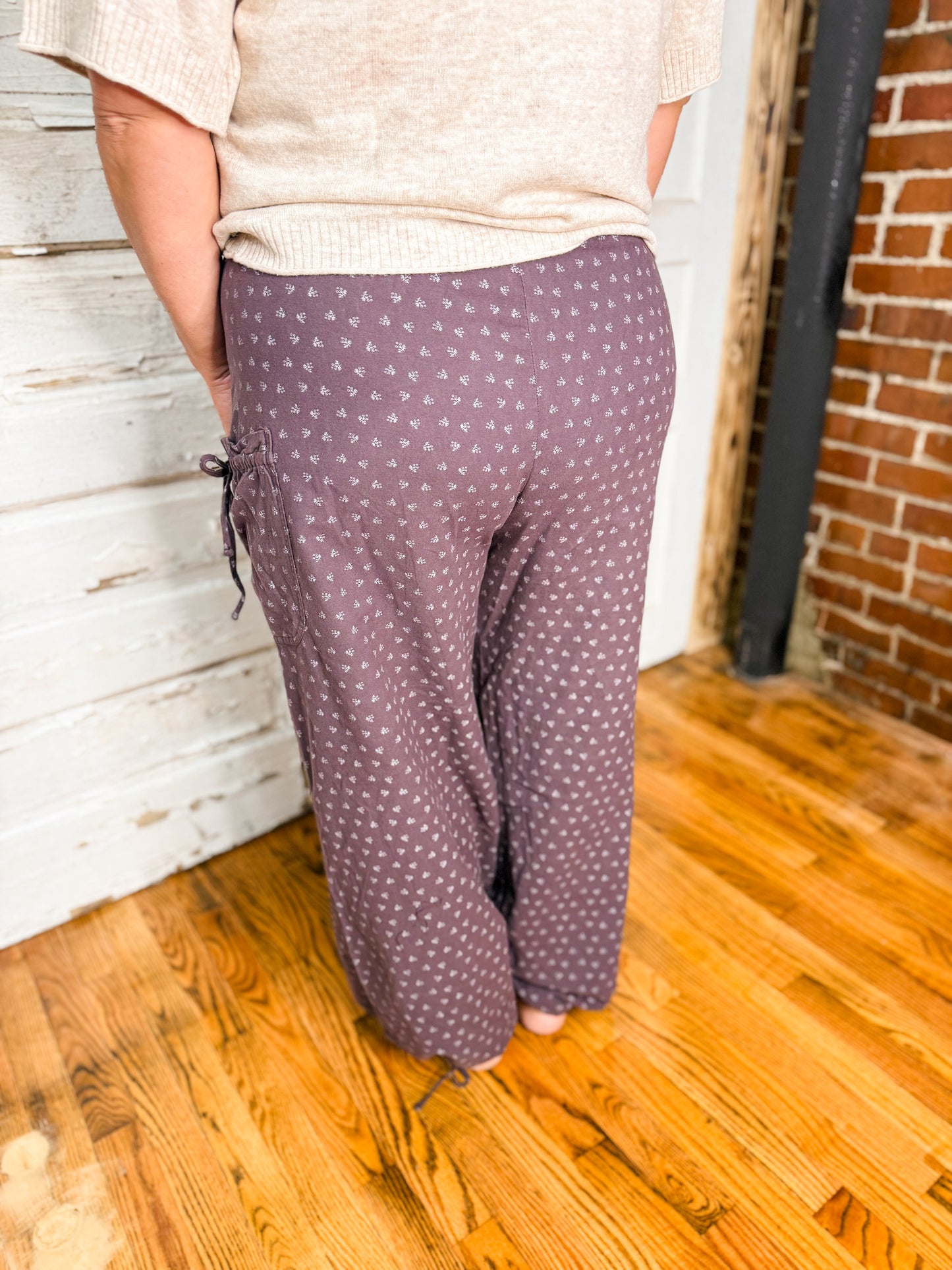EA Texture Woven Printed Pants in PLUM