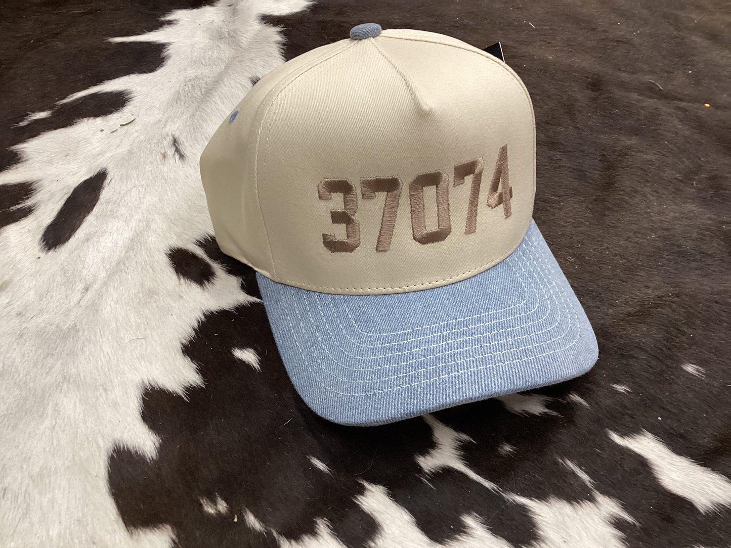 37074 Hat